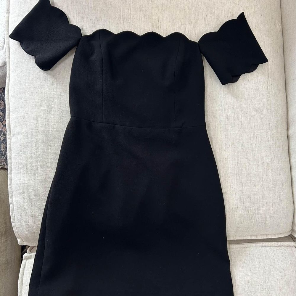 Club Monoco Scalloped Black Mini